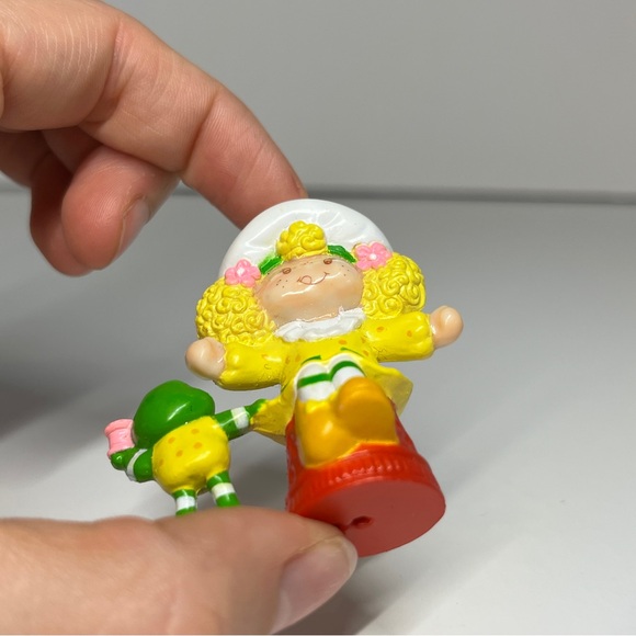 Vintage Strawberry Shortcake Mini PVC Figure 80s Lemon Meringue Deluxe Frog - Picture 2 of 9